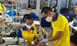 Chi phí không chính thức đè nặng doanh nghiệp. Ảnh: PV