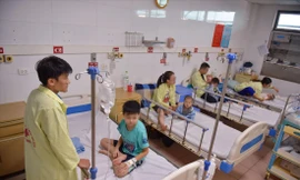 Trẻ mắc virus hợp bào điều trị tại BV Thanh Nhàn