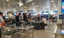 'Truy' trách nhiệm lãnh đạo khi phát hiện buôn lậu qua đường hàng không