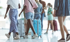 Khách bị yêu cầu rời máy bay vì chi tiết trên trang phục 