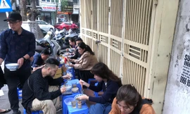 Khóc cười ngày đầu đi làm vì tìm quán ăn khó như... lên trời 