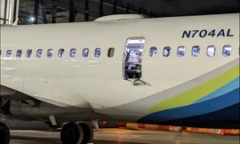 Thiệt hại khổng lồ của hãng bay Mỹ sau vụ rơi cửa trên không