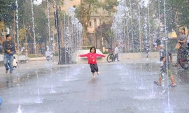 Hà Nội: Du khách thích thú diện mạo mới của vườn hoa Hàng Đậu 