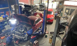 Gara ô tô làm việc hết công suất ngày cận Tết, khách đến cũng chỉ biết 'lắc đầu'