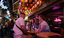 Lý do du khách đổ xô tới 'phố không ngủ' 