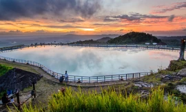 Điều không tưởng trên đỉnh núi lửa nổi tiếng làng cổ Indonesia