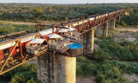 Tàu bỏ hoang thành điểm check-in 'độc nhất vô nhị'