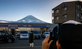 Làm rào chắn ngăn 'sống ảo' ở núi Phú Sĩ