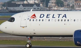 Máy bay chở hơn 170 khách bị rơi lốp khi cất cánh