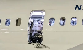Lời thỉnh cầu của CEO Boeing sau vụ máy bay bung cửa trên không