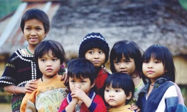 Trẻ em dân tộc làng Aur qua ống kính của dân phượt Nguyễn Anh Tuấn