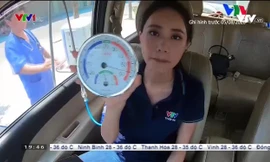 BTV Xuân Anh dẫn bản tin thời tiết đặc biệt trong xe ô tô đóng kín lên đến 57 độ C