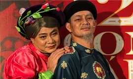 NSND Tự Long 'e ấp' bên NSƯT Xuân Bắc