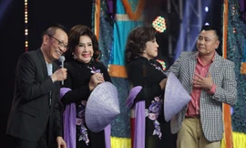 NSND Tự Long, MC Lại Văn Sâm xúc động bày tỏ tình cảm khi gặp lại NSND Lệ Thủy 