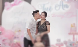 Sau ồn ào tình cảm, Bùi Tiến Dũng hôn vợ 'ngọt lịm' trong ngày sinh nhật con gái 