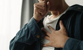 Bị ho kéo dài là dấu hiệu cảnh báo mắc bệnh lý nghiêm trọng?