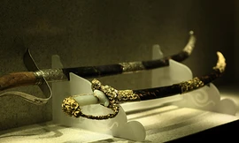 Tận thấy cổ vật bằng vàng ròng cực quý giữa thủ đô