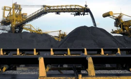 Chính phủ vừa đồng ý cho Tập đoàn Công nghiệp Than - Khoáng sản Việt Nam (TKV) và Tổng Công ty Đông Bắc xuất khẩu hai triệu tấn than trong năm 2015.