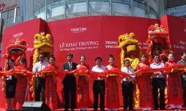 Cắt băng khai trương TTTM Vincom Ngô Quyền. Ảnh: N.C.