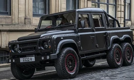Đây là một trong những bản độ đẹp nhất được tạo ra từ Land Rover Defende khi nó biến hình thành "quái vật 6 chân" Flying Huntsman 6×6 Defender.