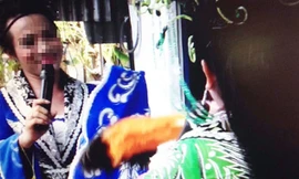 “Cô” đang biểu diễn trong một buổi lễ động thổ.