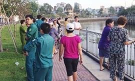 Chạy dọc bờ kênh tập thể dục buổi sáng nhiều người hoảng hồn khi thấy xác người nổi lềnh bềnh trên kênh.