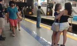 Bức ảnh tại ga tàu điện ngầm của Nelson Felippe.