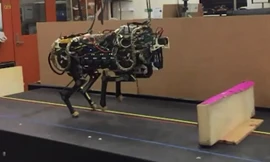 Robot có khả năng tự nhảy vượt rào