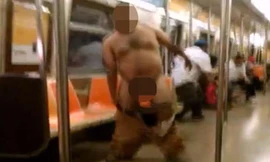 Cả đoàn tàu náo loạn vì một người đàn ông muốn làm Adam