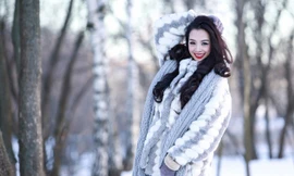 Thúy Hằng chụp hình giữa trời tuyết âm 17 độ