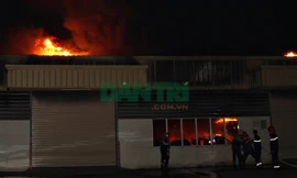 Đám cháy lớn bùng phát trong đêm tại khu nhà xưởng của Công ty TNHH sân gôn VinaCapital Đà Nẵng.