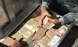 Nepal: Dọn hiện trường động đất phát hiện cả thùng tiền