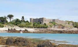 Pháo đài là địa điểm du lịch nổi tiếng của nước Pháp, được xây dựng từ năm 1859. Ảnh: Wiki.