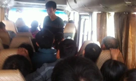 Nhồi nhét khách trên xe 29B-05497