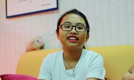 Sau 2 năm, Phương Mỹ Chi vẫn là cô bé dân ca được nhiều người yêu quý. Ảnh: Đình Tuyên.