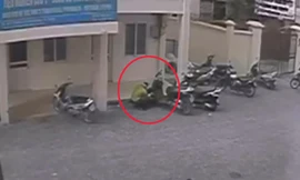 Xe SH khoá bánh vẫn bị trộm khó lường ở Hà Nội