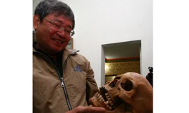 Ở bên “các cụ”, Tiến sĩ Nguyễn Văn Việt luôn cảm thấy được che chở.