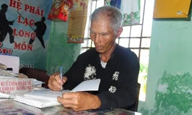 Võ sư Võ Kiểu dành cả cuộc đời để viết sách, nghiên cứu võ thuật. 