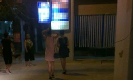 Một ngõ trên đường Trần Duy Hưng, nơi có rất nhiều nhà nghỉ và đây chính là một trong những địa điểm hoạt động mua bán của gái mại dâm.