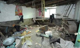 Căn nhà nơi 4 đứa trẻ sinh sống không có bất kỳ tài sản nào có giá trị.