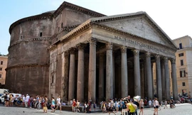 Nằm tại thủ đô Roma của Italia, đền Pantheon - "Ngôi đền của mọi vị thần" - là một trong những công trình kiến trúc tiêu biểu nhất của đế chế La Mã còn tồn tại đến ngày nay.