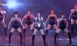 Màn biểu diễn sôi động của Đông Nhi trong đêm gala The Remix