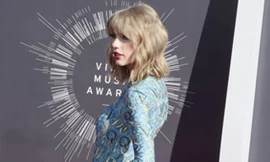 Hé lộ lí do Taylor Swift mua bảo hiểm chân 40 triệu USD