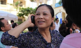 các thuê bao di động 11 số sẽ chuyển về 10 số từ ngày 1/3/2015. Ảnh: Nguyễn Hoài.