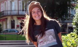 Nữ biker 22 tuổi khiến giới mày râu kính nể