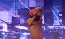 Màn uốn dẻo đỉnh cao ở sân khấu Got Talent Mỹ