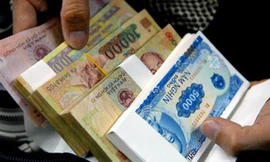 Tình trạng đổi tiền lẻ "ăn" chênh lệch mặc dù bị nghiêm cấm nhưng vẫn diễn ra trong thời gian gần đây.