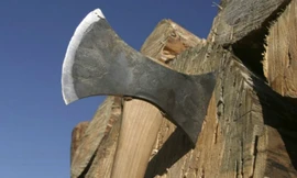 Hung thủ dùng rìu sát hại nạn nhân. Ảnh minh họa: Gallo Images.