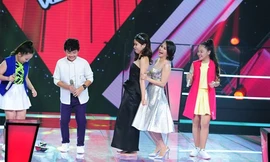 Lưu Hương Giang 'tháo giày' ôm eo Cẩm Ly nhảy trên sân khấu