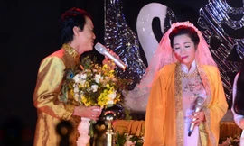 Thanh Thanh Hiền - Chế Phong say sưa hát trong hôn lễ